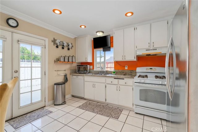 1949 Cottonwood, Colton, CA 92324