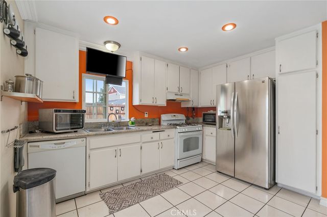 1949 Cottonwood, Colton, CA 92324