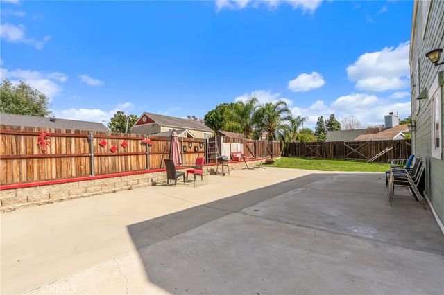 1949 Cottonwood, Colton, CA 92324