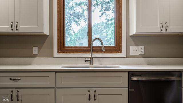 7231 Dean Road, Indianapolis, IN 46240