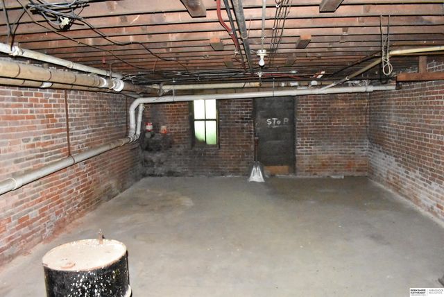 328-338 N Oakland Avenue, Oakland, NE 68045