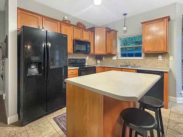 1909 Kyverdale Drive, Lafayette, IN 47909