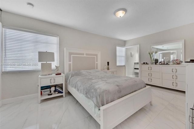 9980 SW 37th Ter, Miami, FL 33165