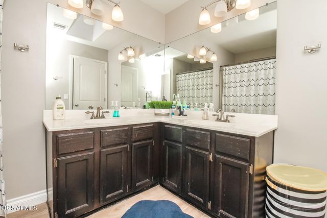 907 E SAN REMO Avenue, Gilbert, AZ 85234