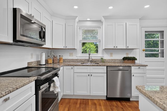 7 Alcine Ln, Burlington, MA 01803