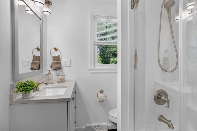 7 Alcine Ln, Burlington, MA 01803