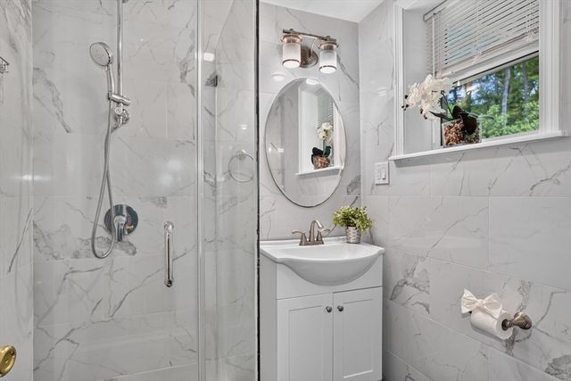 7 Alcine Ln, Burlington, MA 01803