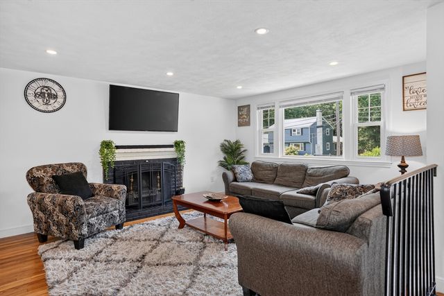 7 Alcine Ln, Burlington, MA 01803