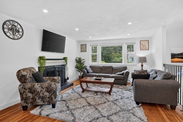 7 Alcine Ln, Burlington, MA 01803