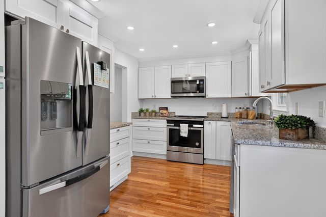 7 Alcine Ln, Burlington, MA 01803