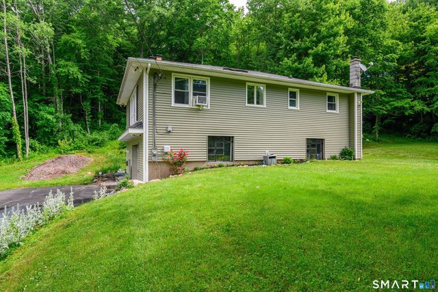 11 Hammond Road, New Fairfield, CT 06812
