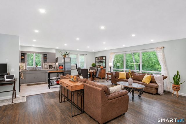 11 Hammond Road, New Fairfield, CT 06812
