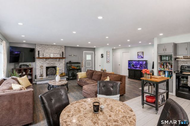 11 Hammond Road, New Fairfield, CT 06812