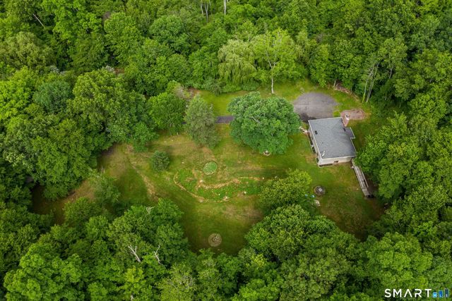 11 Hammond Road, New Fairfield, CT 06812