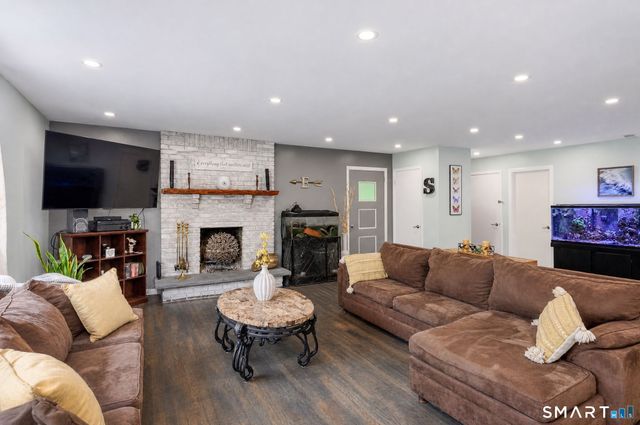 11 Hammond Road, New Fairfield, CT 06812
