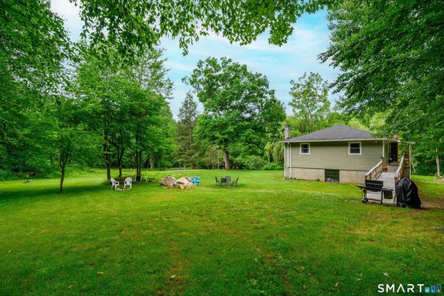11 Hammond Road, New Fairfield, CT 06812