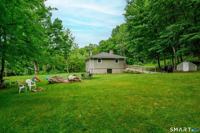11 Hammond Road, New Fairfield, CT 06812