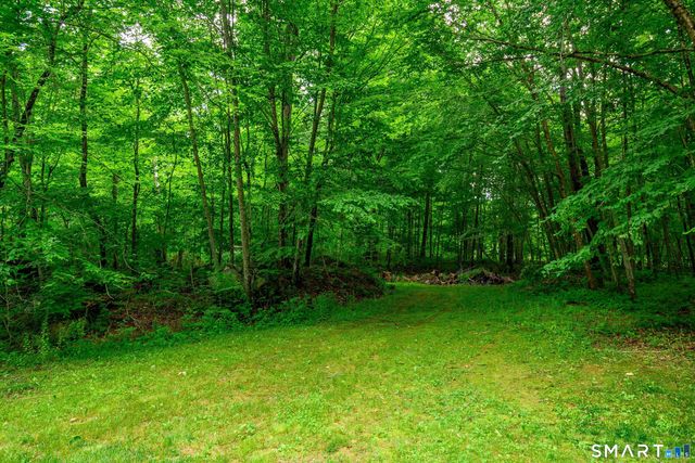11 Hammond Road, New Fairfield, CT 06812