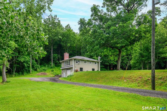 11 Hammond Road, New Fairfield, CT 06812