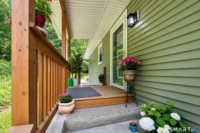 11 Hammond Road, New Fairfield, CT 06812