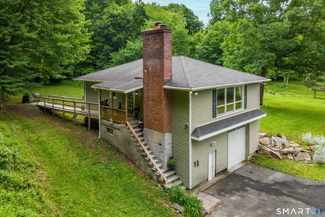 11 Hammond Road, New Fairfield, CT 06812