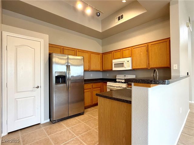 3570 CACTUS SHADOW Street 203, Las Vegas, NV 89129