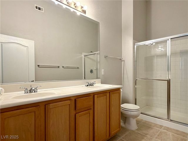 3570 CACTUS SHADOW Street 203, Las Vegas, NV 89129