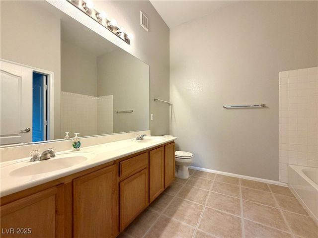 3570 CACTUS SHADOW Street 203, Las Vegas, NV 89129