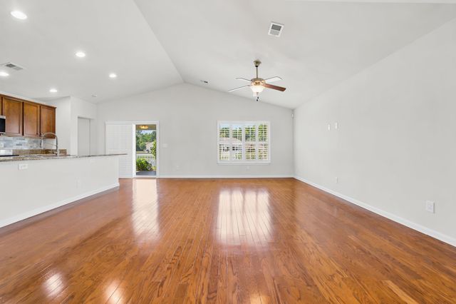 812 Sweeney Dr., Little River, SC 29566