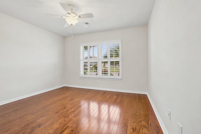 812 Sweeney Dr., Little River, SC 29566