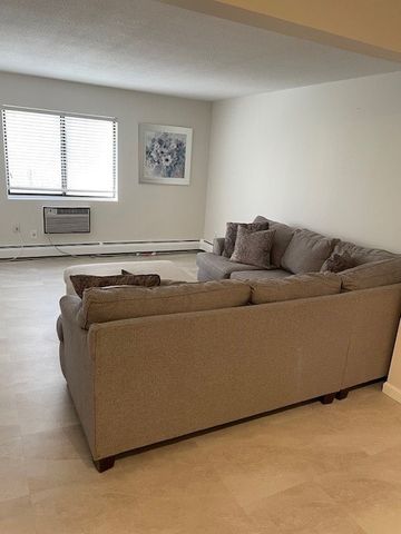 132 HOFFMAN Avenue 202, Cranston, RI 02920