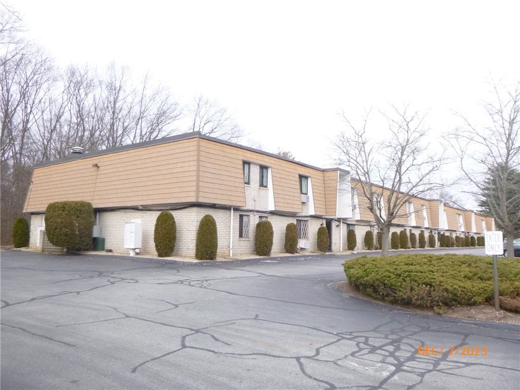 132 HOFFMAN Avenue 202, Cranston, RI 02920