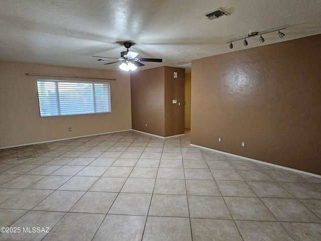 8021 N Padova Place, Tucson, AZ 85741