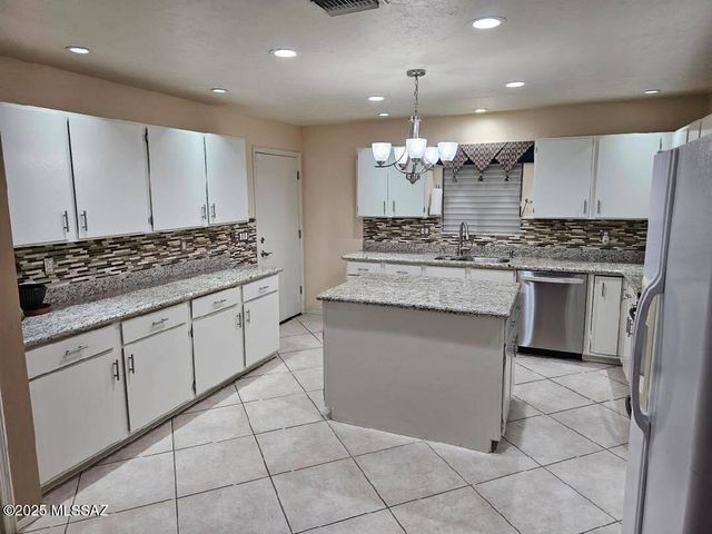8021 N Padova Place, Tucson, AZ 85741