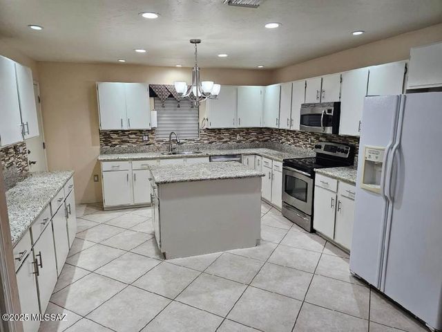 8021 N Padova Place, Tucson, AZ 85741