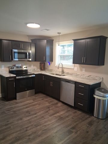 1307 Hugh Hunter Rd, Oak Grove, KY 42262