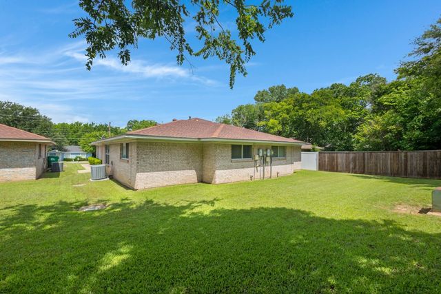 2416-2418 Bolivar Street, Denton, TX 76201