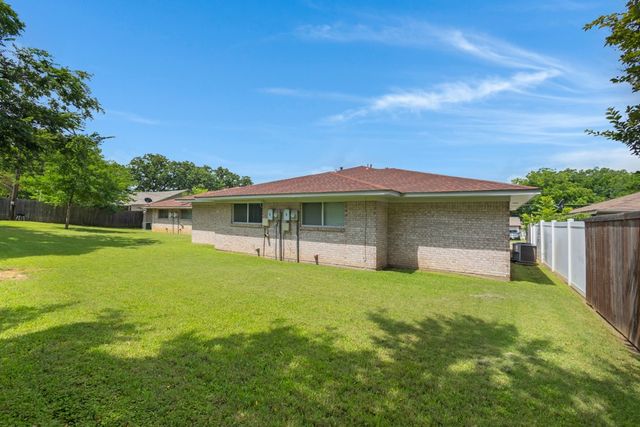2416-2418 Bolivar Street, Denton, TX 76201
