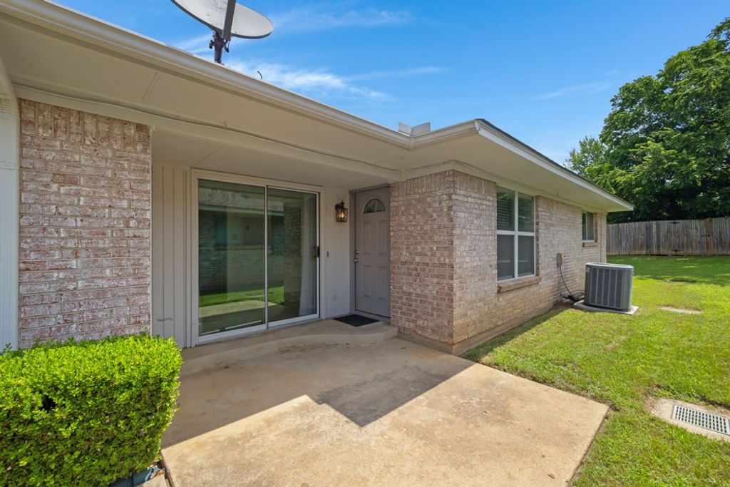 2416-2418 Bolivar Street, Denton, TX 76201