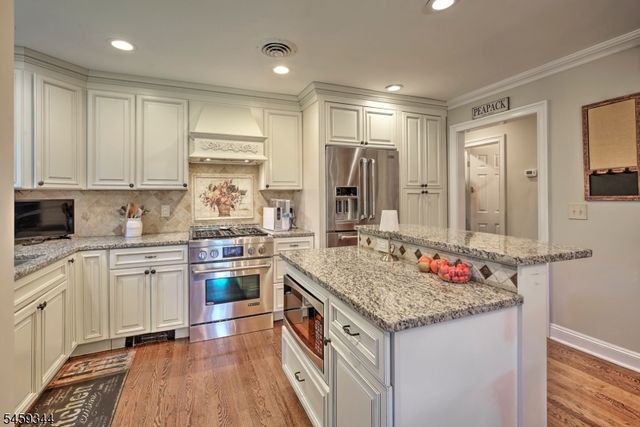 3 Prospect St, Peapack Gladstone Boro, NJ 07977
