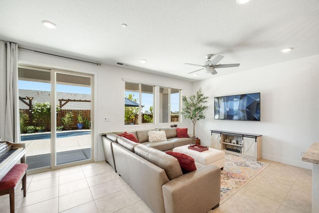 4100 Cypress Grove Dr, Rancho Cordova, CA 95742