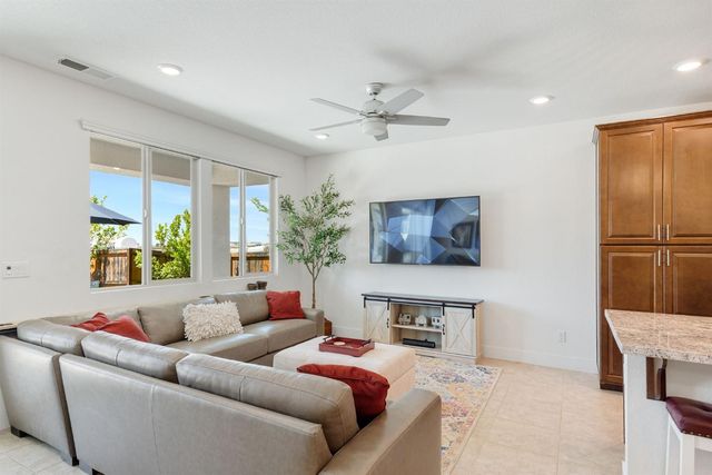 4100 Cypress Grove Dr, Rancho Cordova, CA 95742