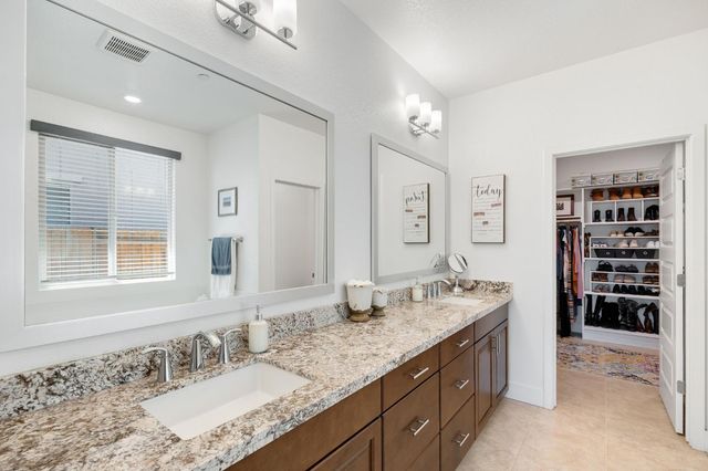 4100 Cypress Grove Dr, Rancho Cordova, CA 95742