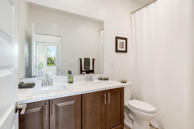 4100 Cypress Grove Dr, Rancho Cordova, CA 95742