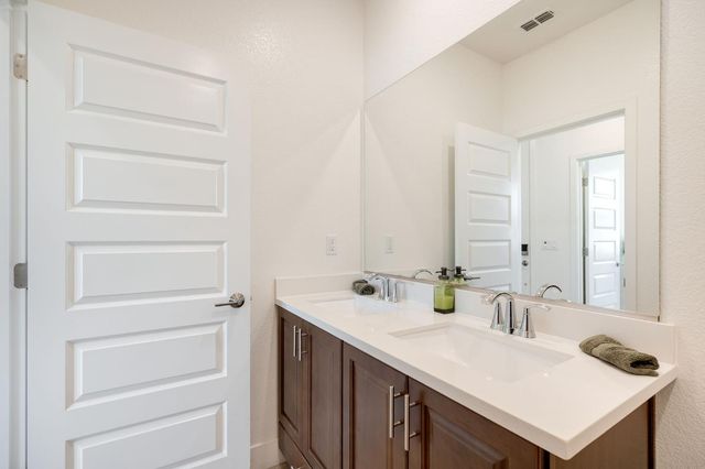 4100 Cypress Grove Dr, Rancho Cordova, CA 95742