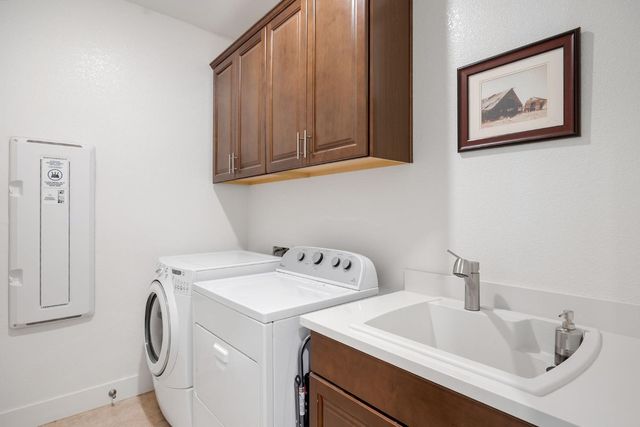 4100 Cypress Grove Dr, Rancho Cordova, CA 95742
