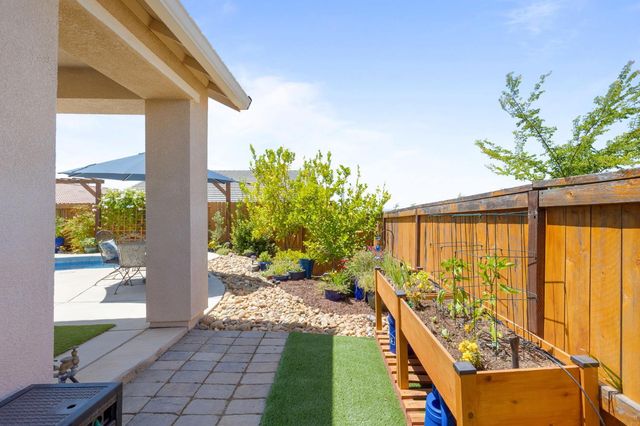 4100 Cypress Grove Dr, Rancho Cordova, CA 95742