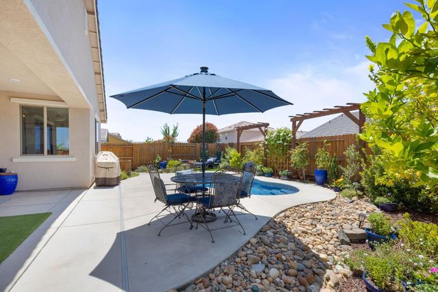 4100 Cypress Grove Dr, Rancho Cordova, CA 95742