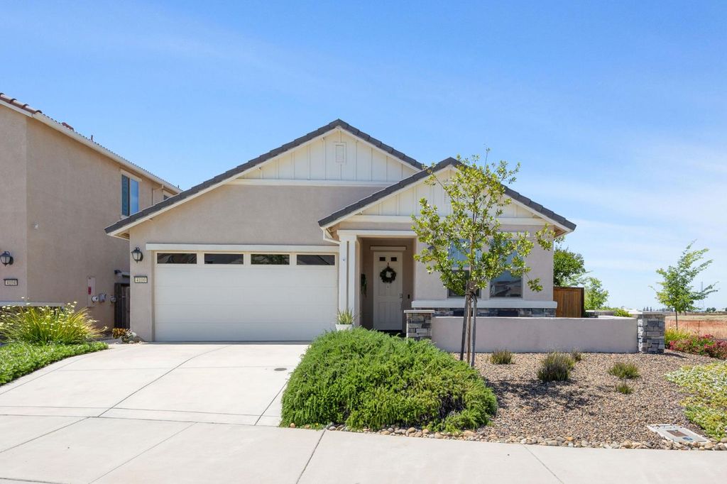 4100 Cypress Grove Dr, Rancho Cordova, CA 95742