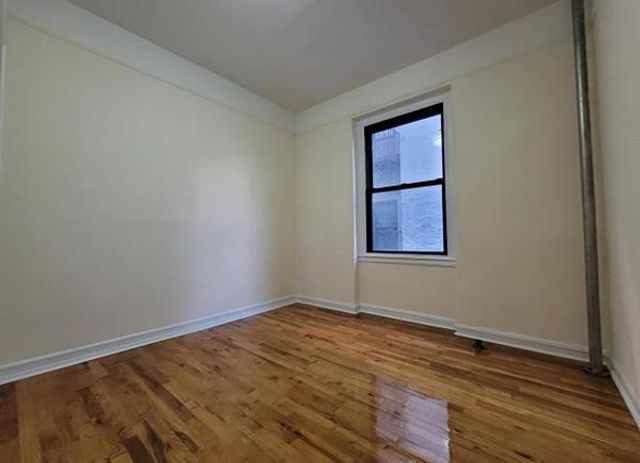 2127 33rd St Apt 3A, New York City, NY 11105